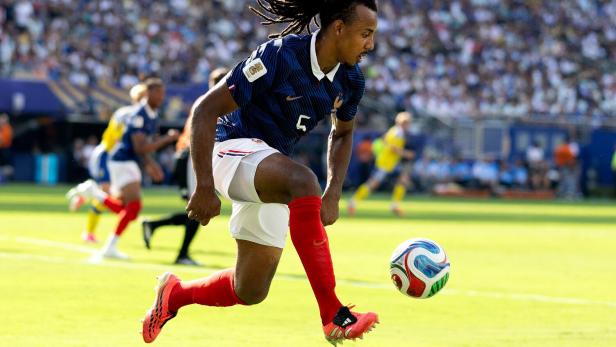 FOI-SOC-SPO-WCS-FRANCE-V-SWEDEN:-ROUND-OF-32-FIFA-WORLD-CUP-20