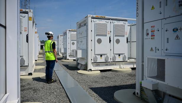 Batteriespeicher sollen massiv ausgebaut werden, dafür braucht es aber geeignete Rahmenbedingungen.