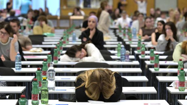 ++ THEMENBILD ++ AUFNAHMETESTS FÜR DIE MEDIZINISCHEN FAKULTÄT IN WIEN