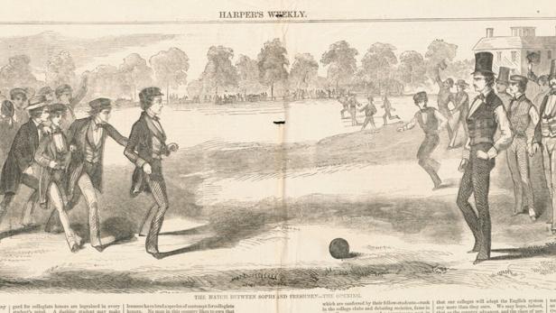 Eine historische Illustration aus Harper's Weekly zeigt ein sportliches Aufeinandertreffen zwischen Studenten der Sophomores und Freshmen.