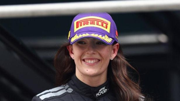 Emma Felbermayr auf dem Siegespodest