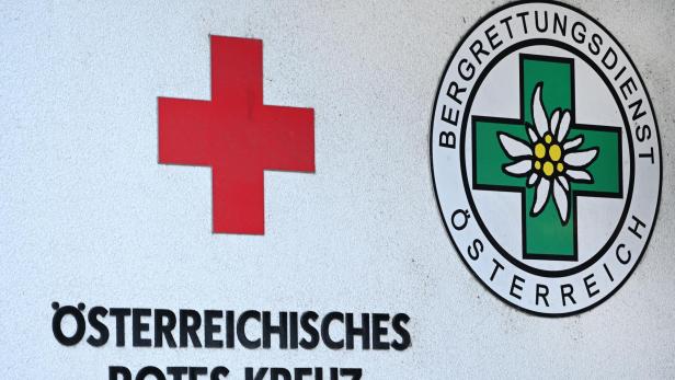 ++ THEMENBILD ++ ÖSTERREICHISCHES ROTES KREUZ / BERGRETTUNG / ALPINISMUS / GESUNDHEIT / RETTUNG / HILFE / HILFSORGANISATION