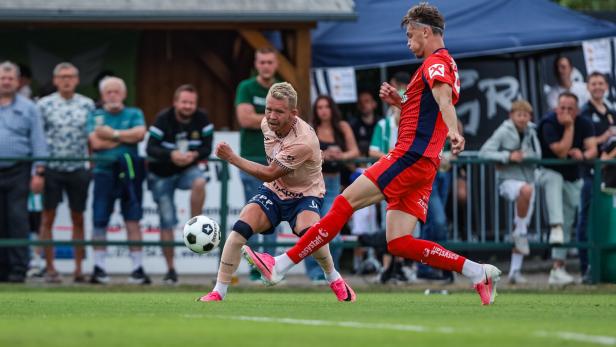 Remis: Pardubice gegen Rapid (re. Muharemovic).