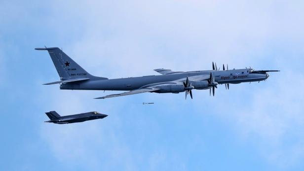 BRITAIN-RUSSIA-DEFENCE-NATO