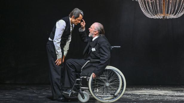 2022 - Theaterstück "Elisabeth II - Keine Kommödie" von Thomas Bernhard - im Stadttheater Gmunden, im Rahmen der Salzkammergut Festwochen Gmunden, am 27.06.26