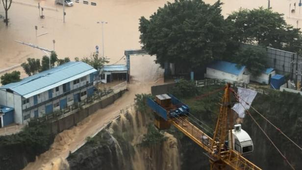 Typhoon Maysak hits southern China