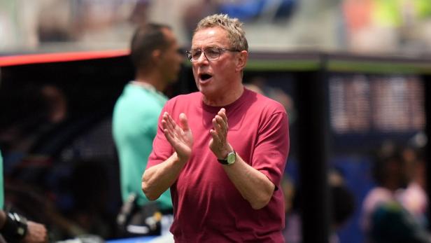 Ralf Rangnick applaudiert