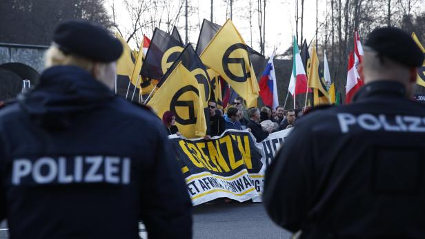 FLÜCHTLINGE: DEMONSTRATION DER IDENTITÄREN BEWEGUNG ÖSTERREICH