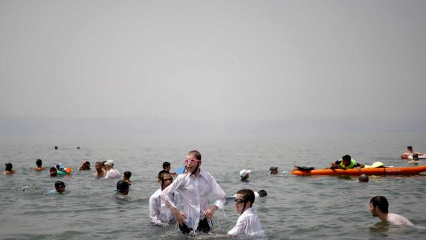 TOPSHOT-ISRAEL-CLIMATE-HEAT