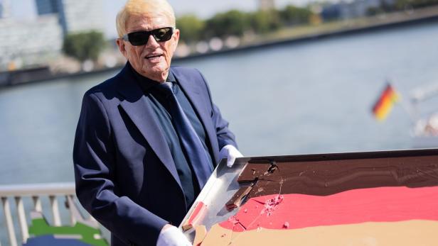 Schlagersänger Heino präsentiert "Deutschland Schokolade"