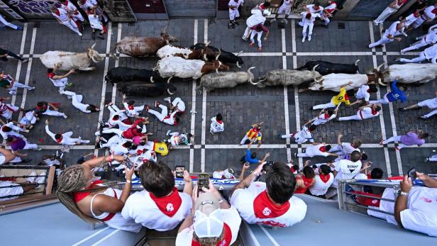 TOPSHOT-SPAIN-BULL RUN-FESTIVAL-SAN FERMIN
