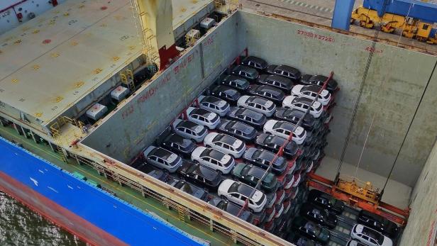 Leapfrog-Autos im Flat Rack.