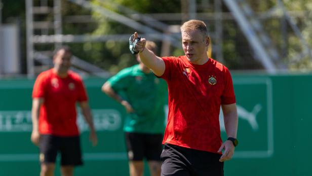 Rapid-Trainer Johannes Hoff Thorup bei der Arbeit