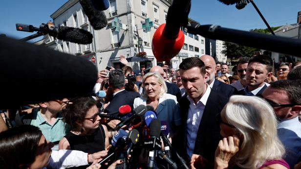 French far-right leaders Le Pen and Bardella visit a market in La Fleche