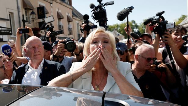 French far-right leaders Le Pen and Bardella visit a market in La Fleche