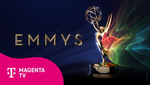 Die goldene Emmy-Statue vor einem dunklen Hintergrund mit dem Schriftzug „Emmys“ und dem Logo von MagentaTV.