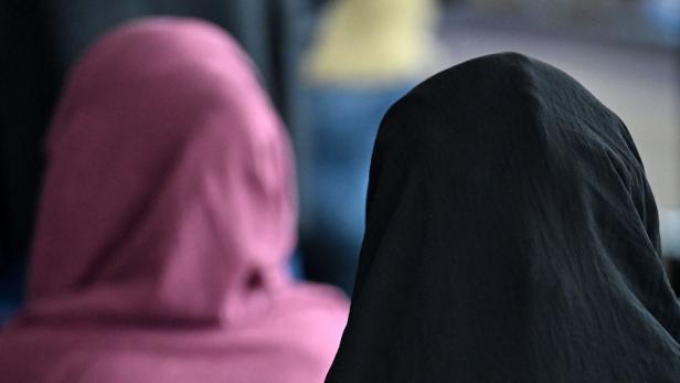 ++ THEMENBILD ++ KOPFTUCH / KOPFTUCHVERBOT / GESELLSCHAFT / DEMOGRAFIE / BEVÖLKERUNG / BEVÖLKERUNGSWACHSTUM / BEVÖLKERUNGSENTWICKLUNG / ISLAM / MIGRATION
