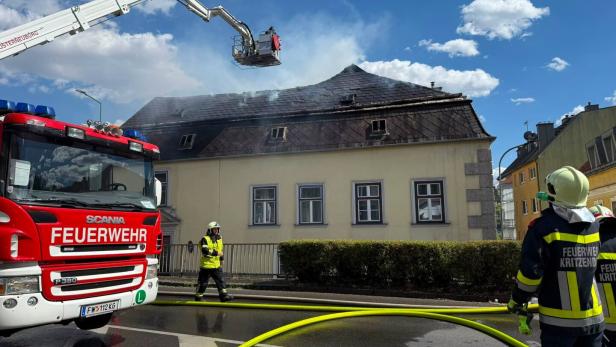 Dachstuhlbrand in der Kierlingerstraße in Klosterneuburg.