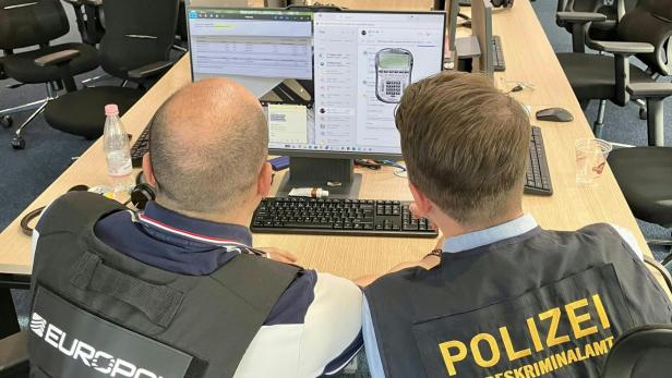 ++ HANDOUT ++ MILLIONENSCHWERER INTERNETBETRUG MIT PROMI-FAKE-NEWS AUFGEDECKT