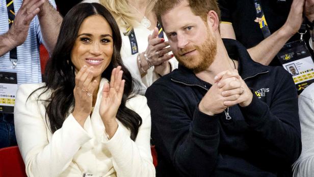 Meghan Markle und Prinz Harry applaudieren gemeinsam bei einer Veranstaltung der Invictus Games.