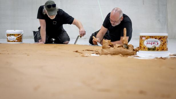 Peanut butter floor at Rotterdam museum as tribute to Wim T. Schippers