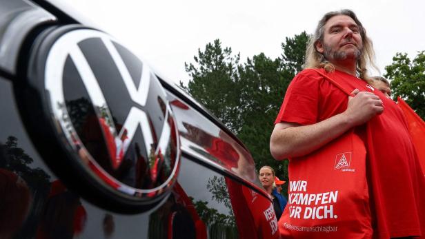 GERMANY-ECONOMY-INDUSTRY-AUTOMOBILE-LAYOFFS-UNIONS-PROTEST