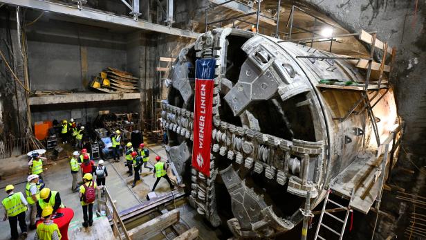 WIENER LINIEN: U2XU5 - "TUNNELVORTRIEBSMASCHINE DEBOHRA HAT ZIEL ERREICHT"