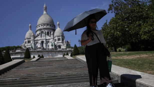 Heatwave hits Paris