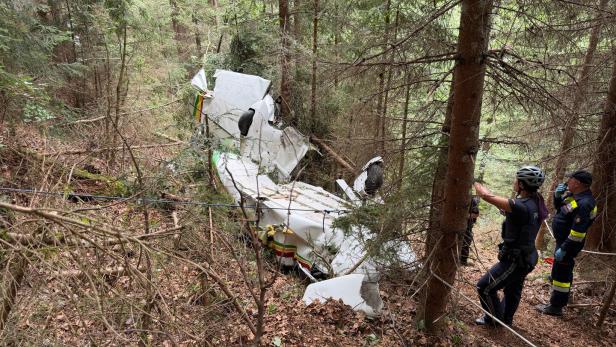NIEDERÖSTERREICH: ZWEI TOTE UND ZWEI SCHWERVERLETZTE BEI FLUGZEUGABSTURZ IN GAMING