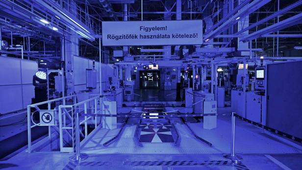 HUNGARY-ECONOMY-POLITICS-AUTOMOTIVE-MERCEDES