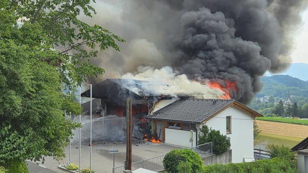 Feuerwehr niedergebrannt