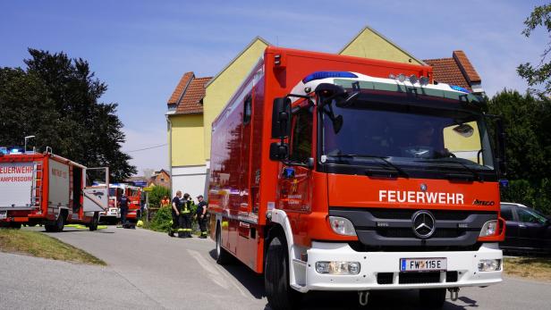 Feuerwehrautos bei einem Einsatz