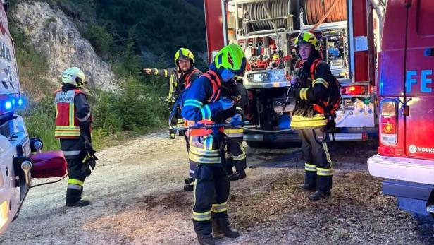 Feuerwehrleute im einsatz 