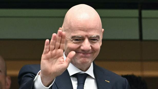 Die Kritik an Gianni Infantino reißt nicht ab.