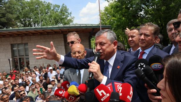 Özgür Özel war im Mai abgesetzt worden, das Urteil sahen politische Beobachter als politisch motiviert. 