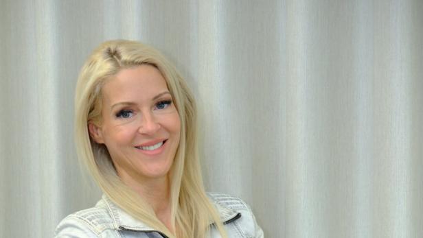 Simone Lugner noch mit blonden Haaren