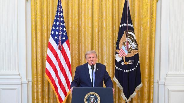 TOPSHOT-US-POLITICS-TRUMP