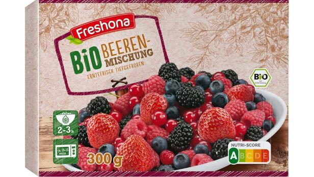 Eine braune Verpackung mit roten und schwarzen Beeren. 