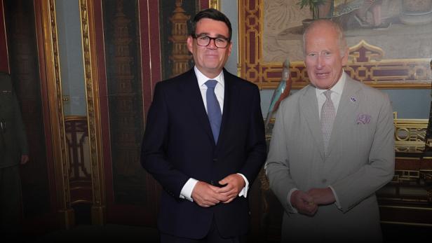 Premier Andrew Burnham mit Konig Charles III.
