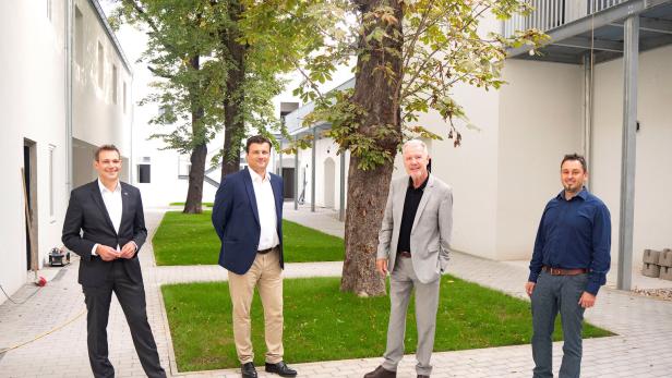 Bei der Eröffnung der Studentenheime 2020: Die beiden AREA-Geschäftsführer Markus Haiden und Patrick Volkert mit Bürgermeister Klaus Schneeberger und Stadtrat Philipp Gruber.