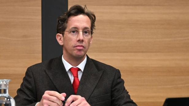 U-AUSSCHUSS ZUM "ROT-BLAUEN MACHTMISSBRAUCH": TEUFEL