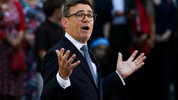 Outgoing British PM Keir Starmer steps down and Andy Burnham takes office