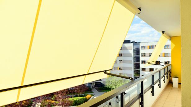 Außenliegender Sonnenschutz am Balkon