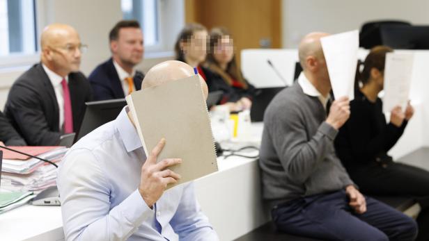 PROZESS GEGEN ANGEHÖRIGE VON BERÜCHTIGTER "SCHAMANIN" IN WIEN - 177 MIO. EURO SCHADEN INKRIMINIERT