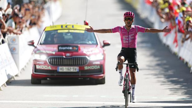 Richard Carapaz (33) aus Ecuador freut sich bei seinem Sieg in Orcieres-Merlette.