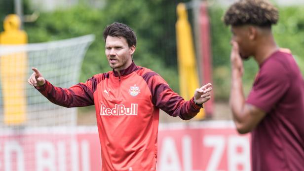 Start: Trainer Röhl mit Salzburg