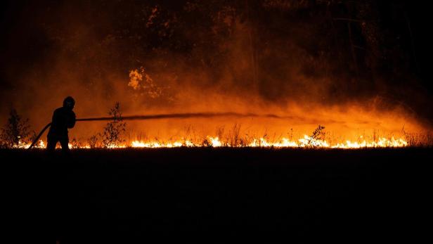 TOPSHOT-FRANCE-WILDFIRE-ENVIRONMENT