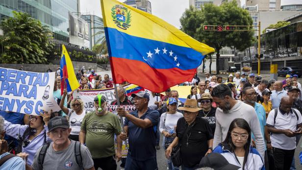 Venezuelan unions demand free elections outside US Embassy in Caracas