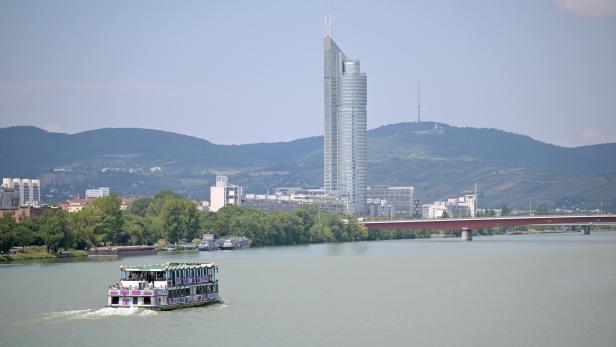 ++ THEMENBILD ++ NIEDRIGE PEGELSTÄNDE IN FLÜSSEN: DONAUSCHIFFFAHRT