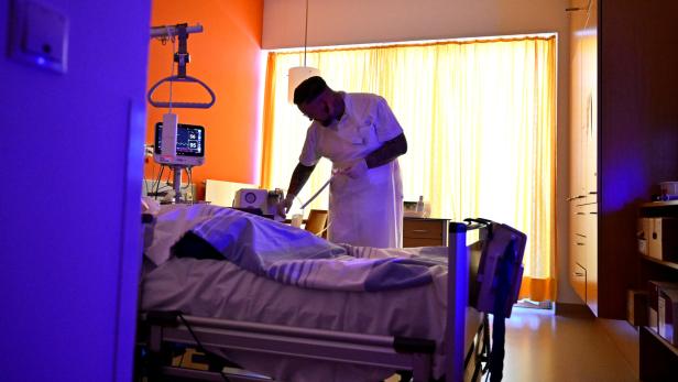 ++ THEMENBILD ++ PFLEGE/PFLEGEPERSONAL/PFLEGEHEIM/KRANKENPFLEGE/GESUNDHEITSBEDIENSTETE/KRANKENHÄUSER/GERIATRIE